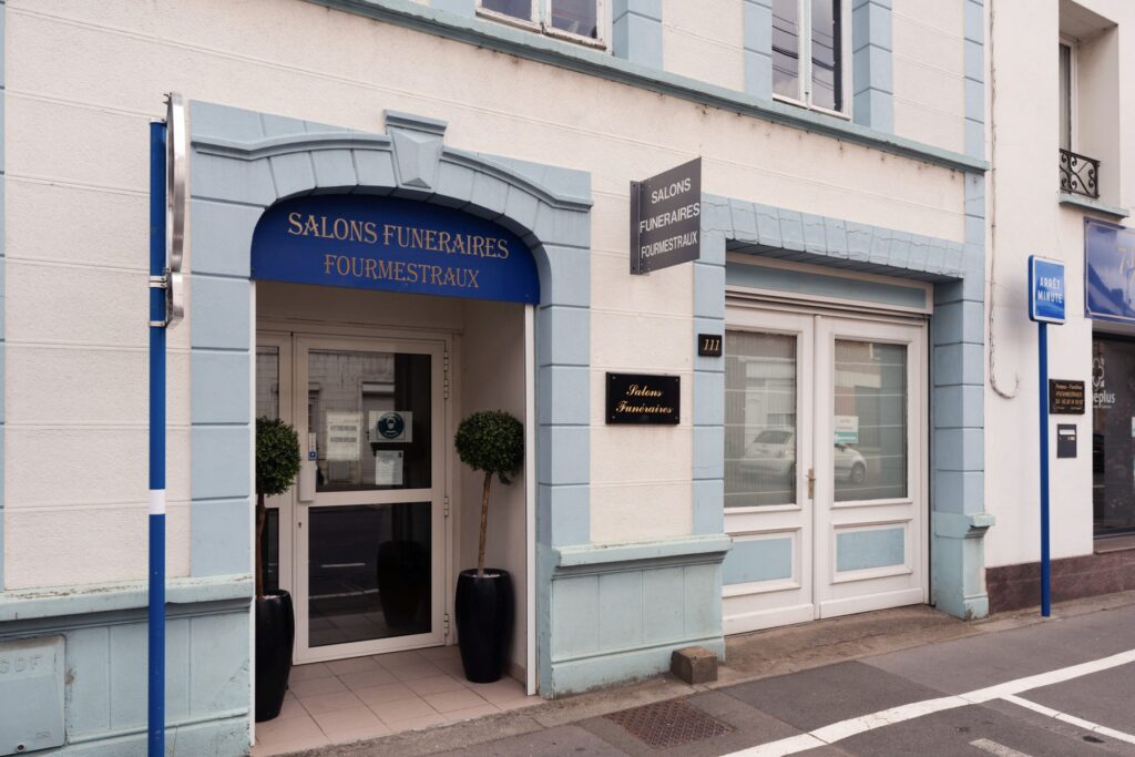 entree salons funeraires Fourmestraux