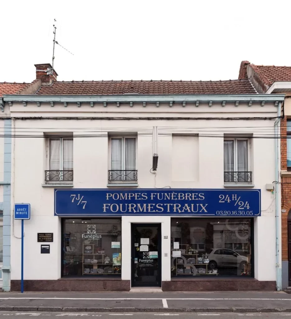 Façade de l'agence des Pompes Funèbres Fourmestraux à Annoeullin.